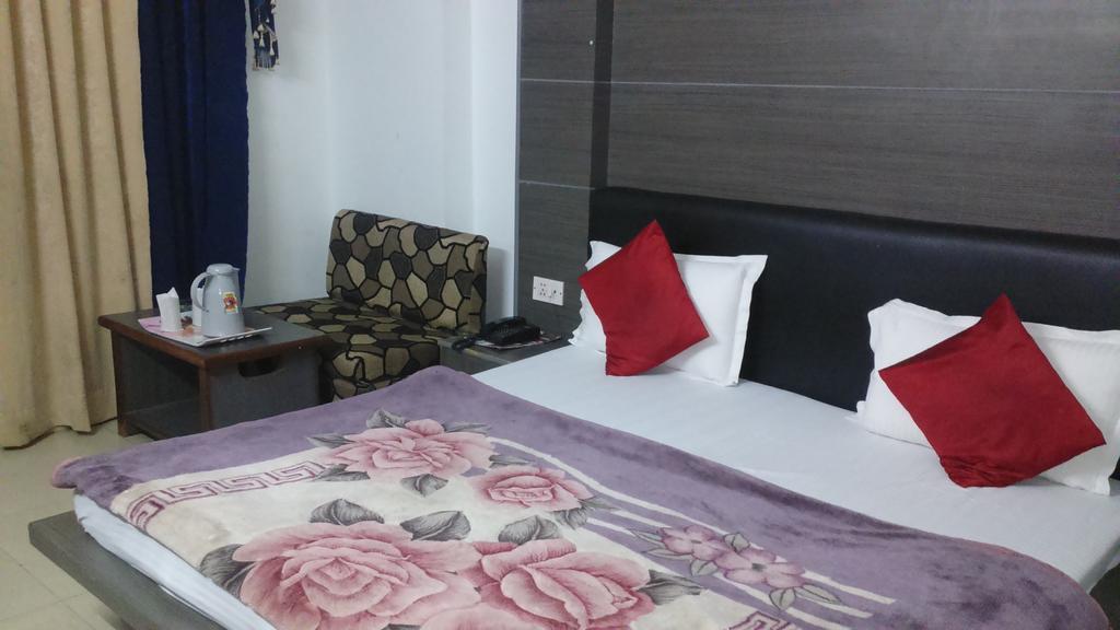 Hotel Katra Residency Buitenkant foto