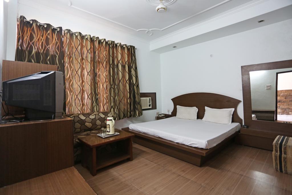 Hotel Katra Residency Buitenkant foto