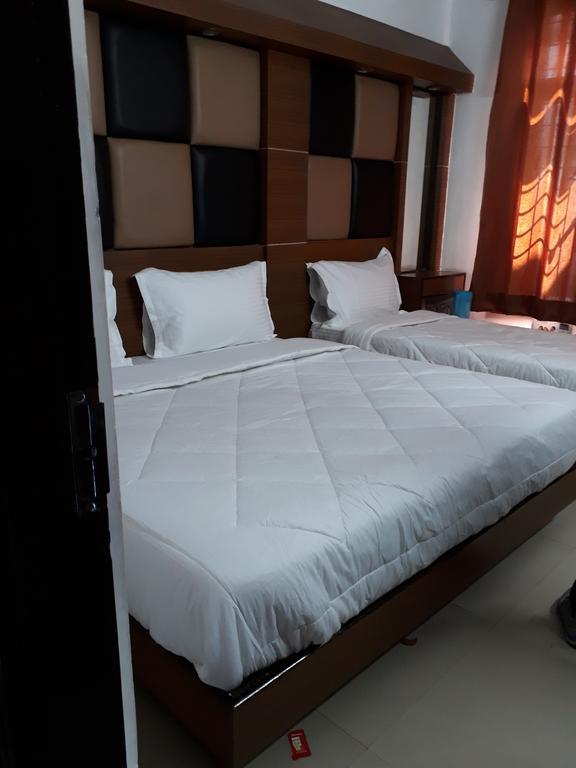Hotel Katra Residency Buitenkant foto