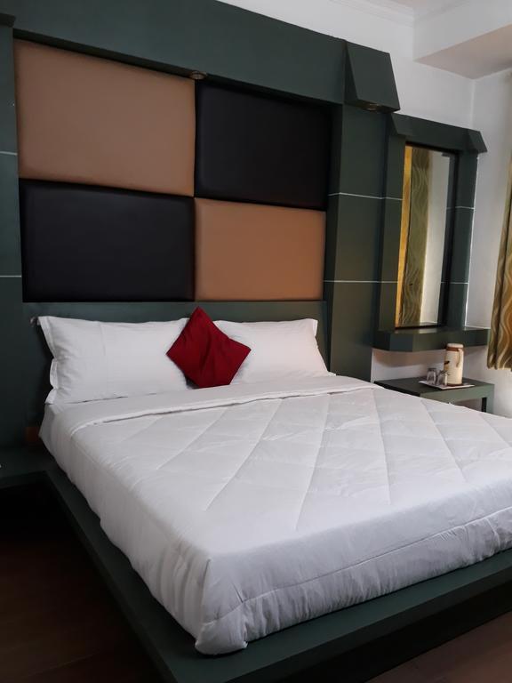 Hotel Katra Residency Buitenkant foto