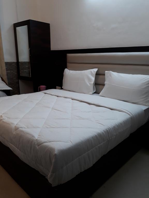 Hotel Katra Residency Buitenkant foto