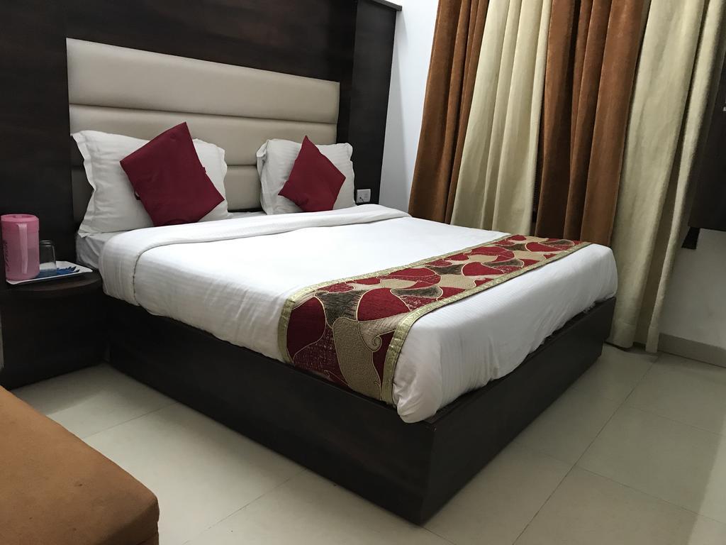 Hotel Katra Residency Buitenkant foto