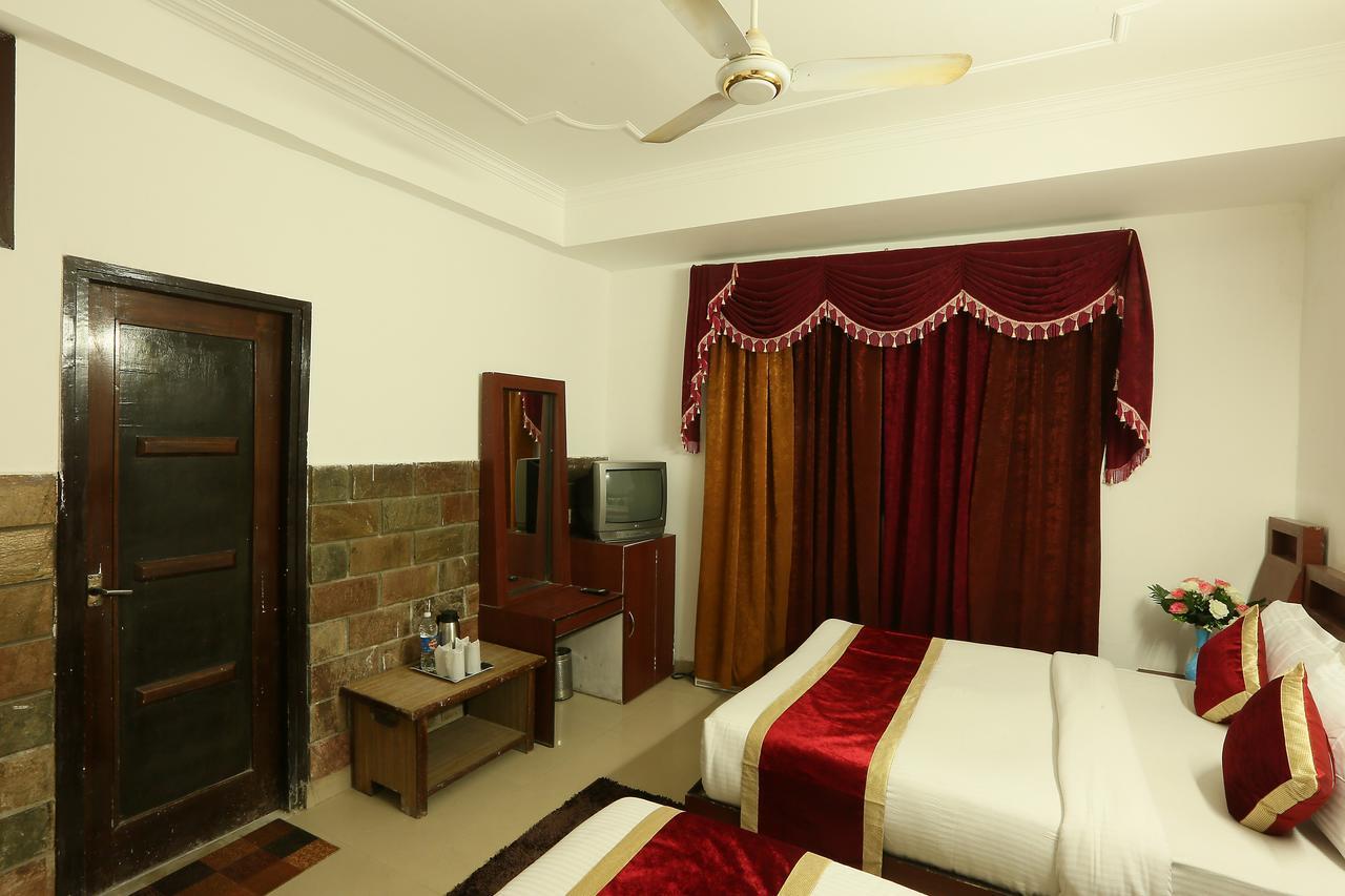 Hotel Katra Residency Buitenkant foto