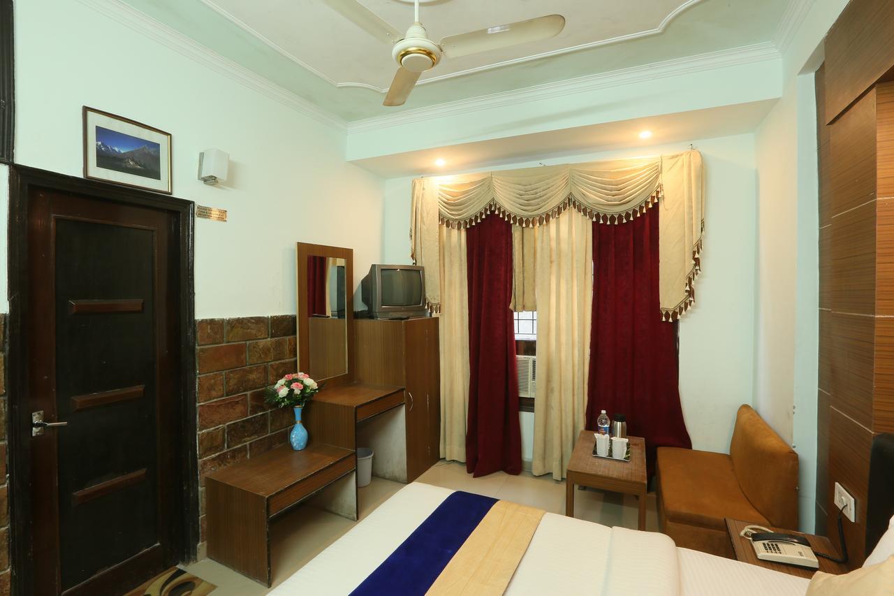 Hotel Katra Residency Buitenkant foto